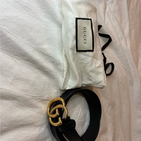 Gucci Black Leather Belt with Gold GG Buckle - Picture 4 of 4